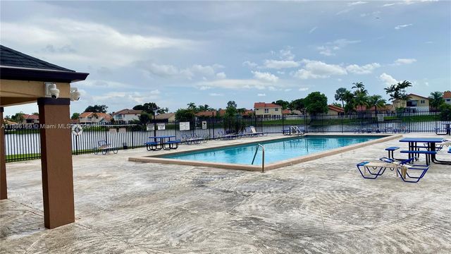 8225 NW 191st St 1-B, Hialeah, FL 33015