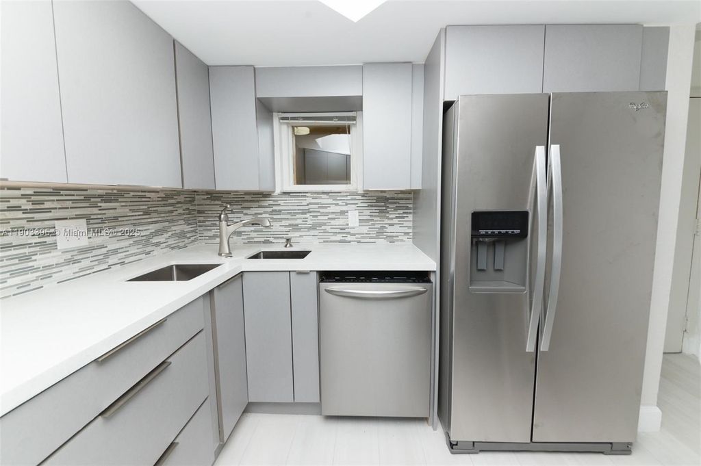 8323 Lake Dr 402, Doral, FL 33166