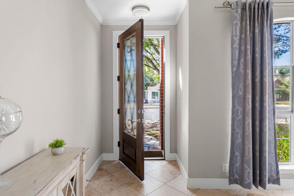 10919 Sierra Oaks, Austin, TX 78759