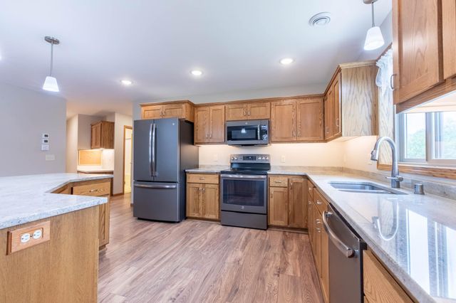 932 Oak Pond Court, Sartell, MN 56377