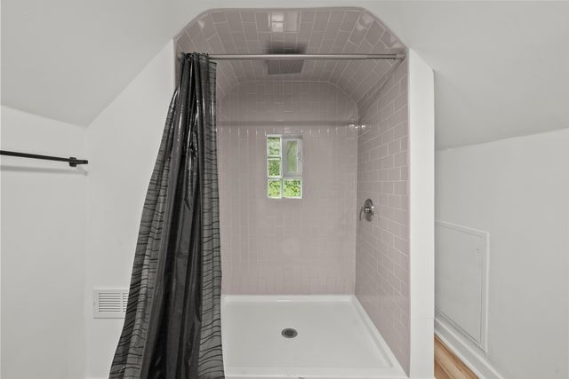 38 E Innis Avenue, Columbus, OH 43207