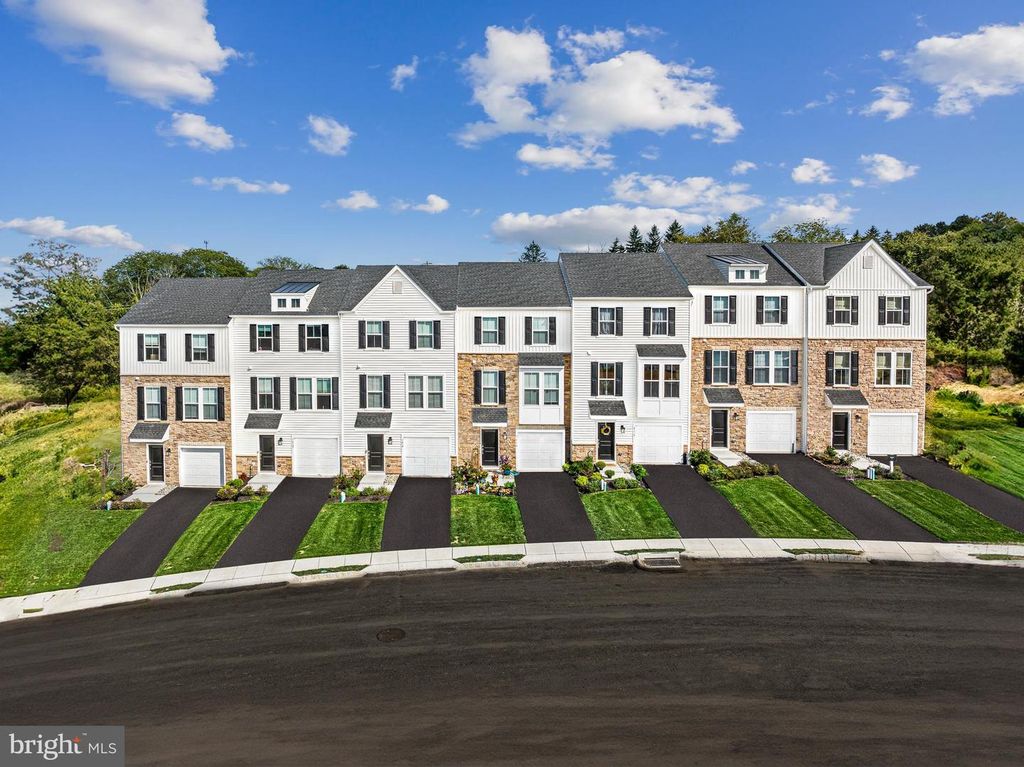 112 VICTOR DR, Downingtown, PA 19335