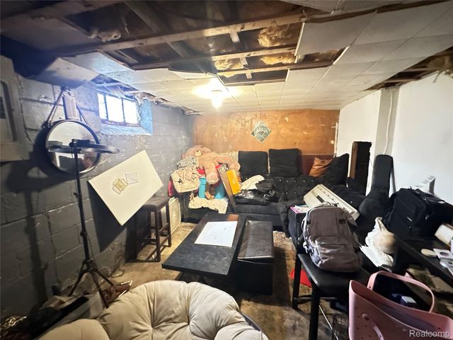 9091 Warwick Street, Detroit, MI 48228