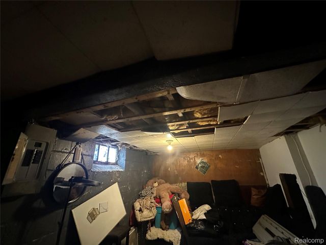 9091 Warwick Street, Detroit, MI 48228