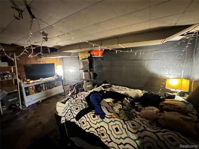 9091 Warwick Street, Detroit, MI 48228
