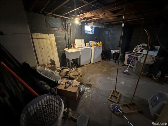 9091 Warwick Street, Detroit, MI 48228
