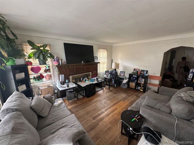 9091 Warwick Street, Detroit, MI 48228
