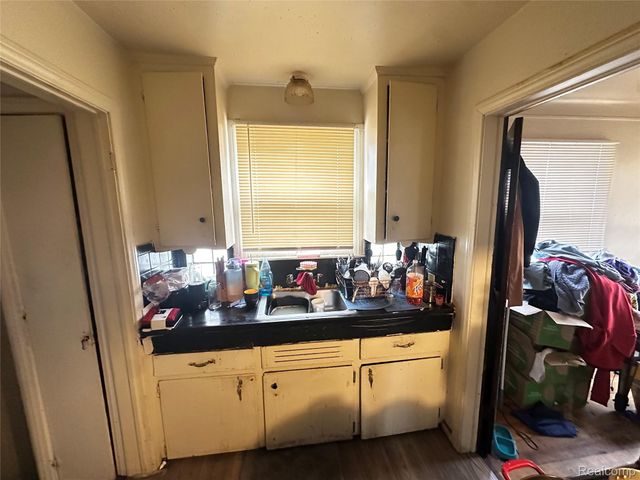 9091 Warwick Street, Detroit, MI 48228
