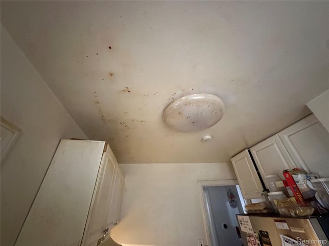 9091 Warwick Street, Detroit, MI 48228
