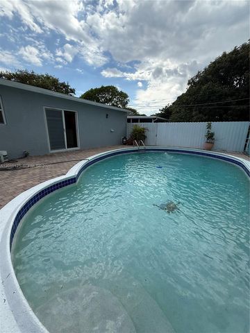 1619 Shenandoah St, Hollywood, FL 33020