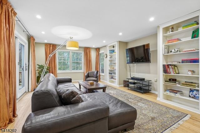 80 Shawnee Path, Long Hill Twp., NJ 07946