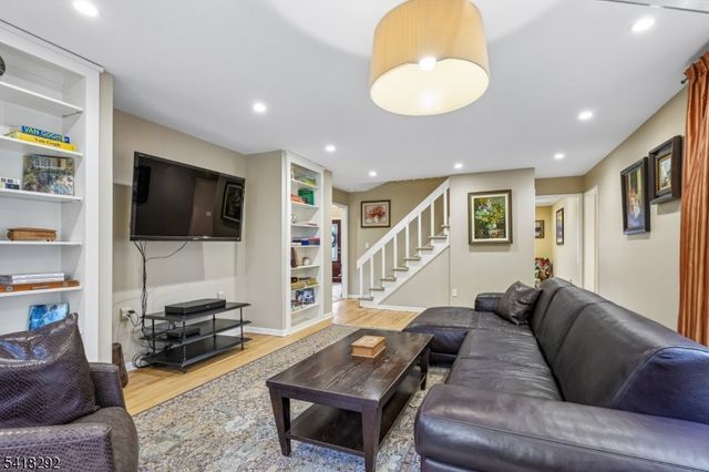 80 Shawnee Path, Long Hill Twp., NJ 07946