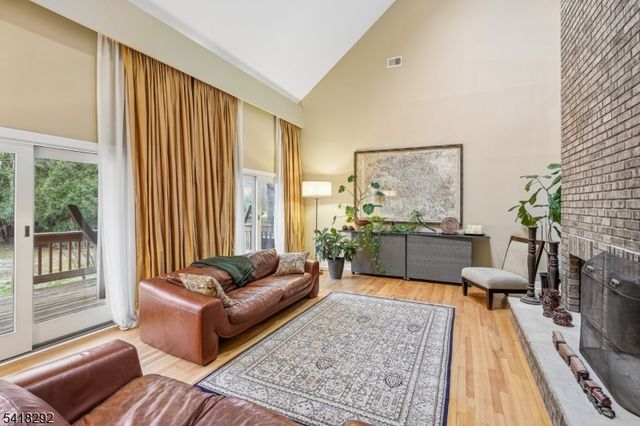 80 Shawnee Path, Long Hill Twp., NJ 07946