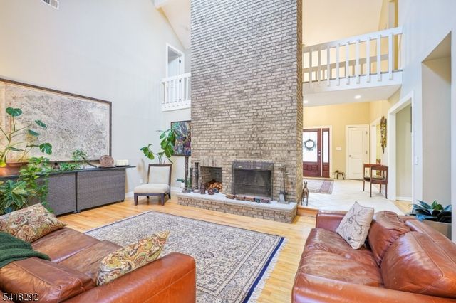 80 Shawnee Path, Long Hill Twp., NJ 07946