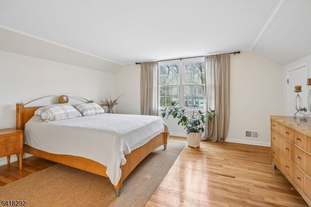 80 Shawnee Path, Long Hill Twp., NJ 07946