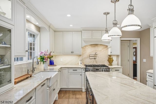 80 Shawnee Path, Long Hill Twp., NJ 07946