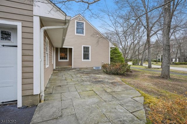 80 Shawnee Path, Long Hill Twp., NJ 07946