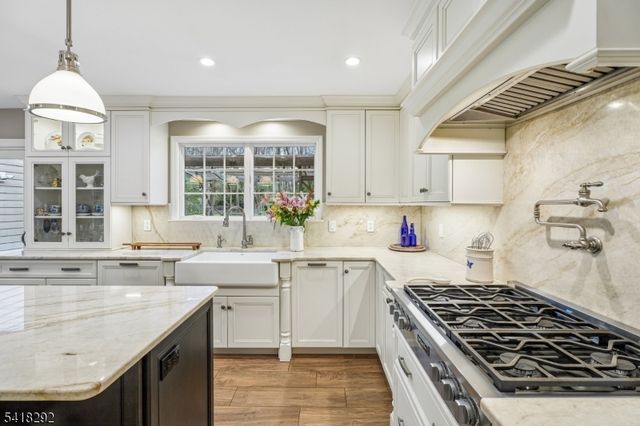 80 Shawnee Path, Long Hill Twp., NJ 07946