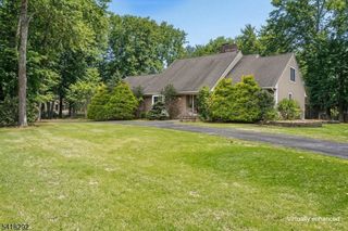 80 Shawnee Path, Long Hill Twp., NJ 07946