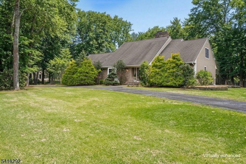 80 Shawnee Path, Long Hill Twp., NJ 07946