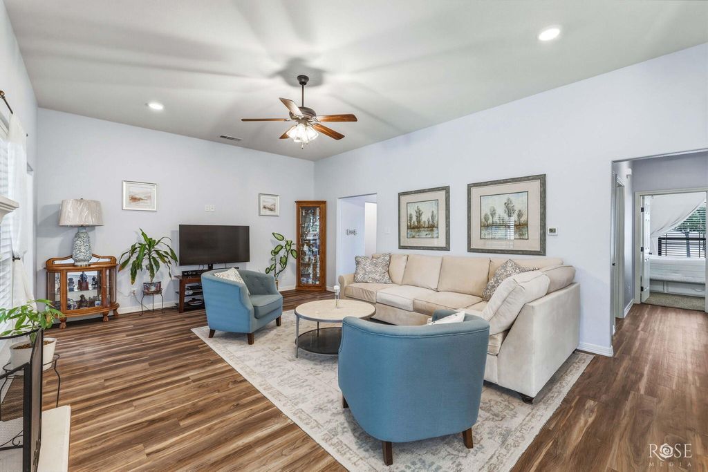 Image 10 of property listing at 1945 Chesney Lane, San Angelo, TX 76904