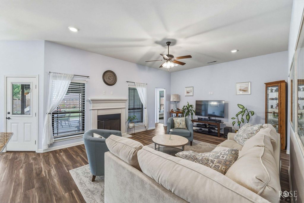 Image 11 of property listing at 1945 Chesney Lane, San Angelo, TX 76904