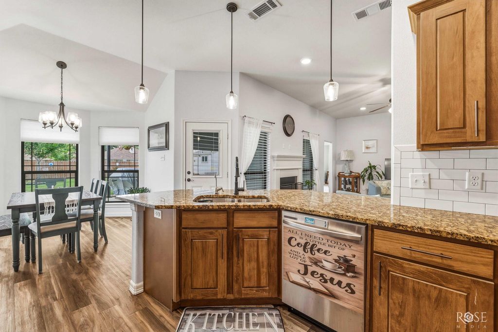 Image 15 of property listing at 1945 Chesney Lane, San Angelo, TX 76904