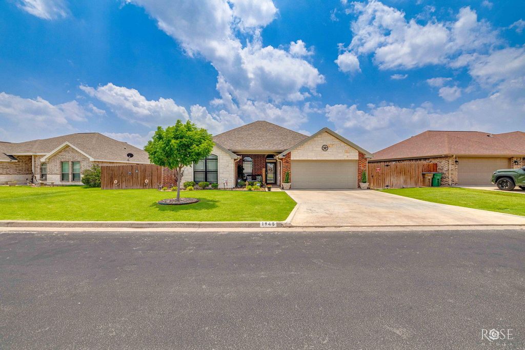 Image 2 of property listing at 1945 Chesney Lane, San Angelo, TX 76904