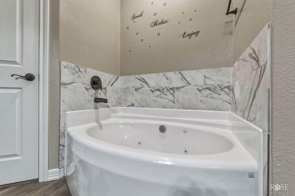 Image 22 of property listing at 1945 Chesney Lane, San Angelo, TX 76904