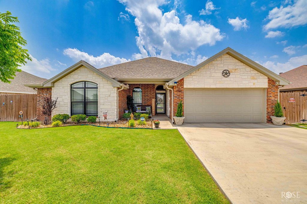 Image 5 of property listing at 1945 Chesney Lane, San Angelo, TX 76904