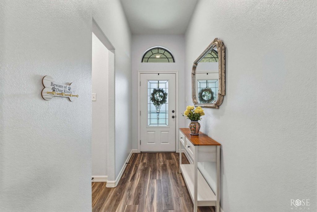 Image 7 of property listing at 1945 Chesney Lane, San Angelo, TX 76904