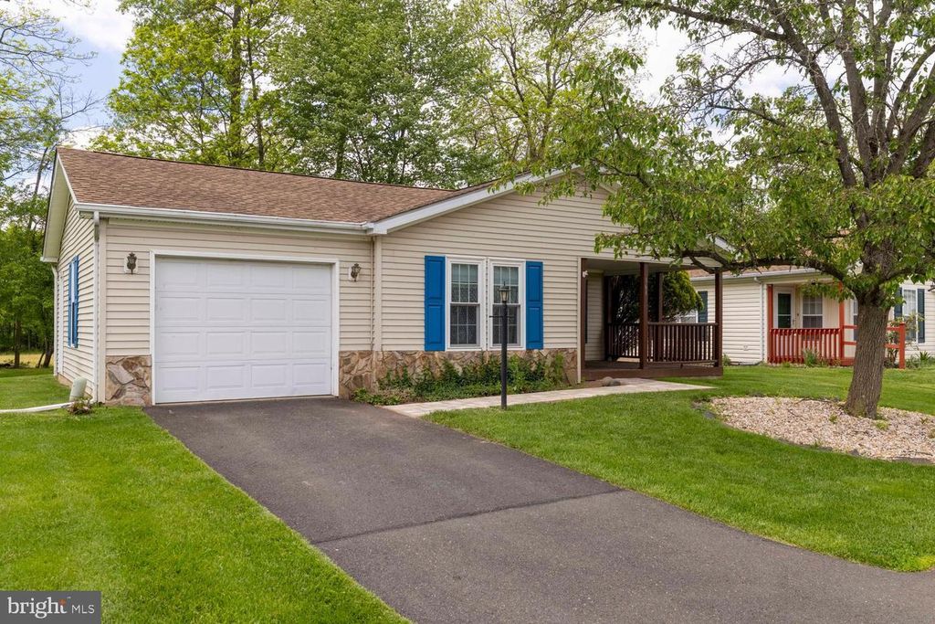 161 GROUSE CIR, New Hope, PA 18938