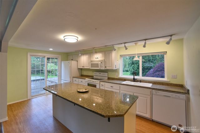 21005 55th Avenue SE, Woodinville, WA 98072