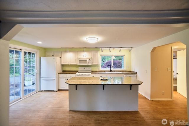 21005 55th Avenue SE, Woodinville, WA 98072