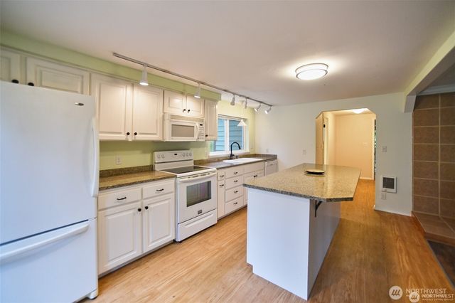 21005 55th Avenue SE, Woodinville, WA 98072