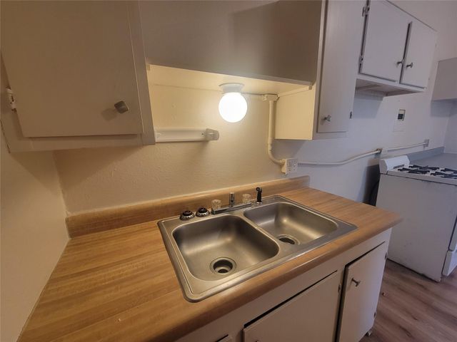 1910 Ursuline 3, Galveston, TX 77550