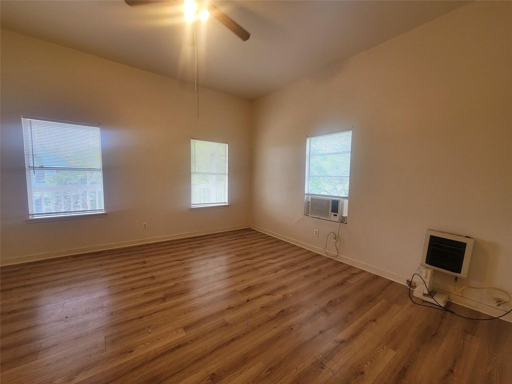 1910 Ursuline 3, Galveston, TX 77550