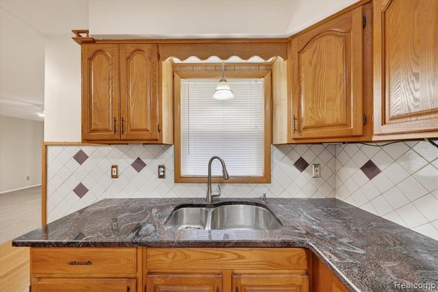 28901 W Chicago Street, Livonia, MI 48150