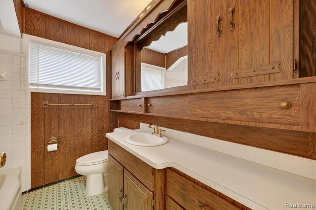 28901 W Chicago Street, Livonia, MI 48150