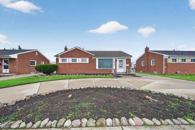 28901 W Chicago Street, Livonia, MI 48150