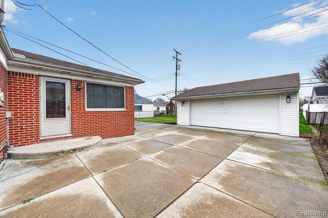 28901 W Chicago Street, Livonia, MI 48150