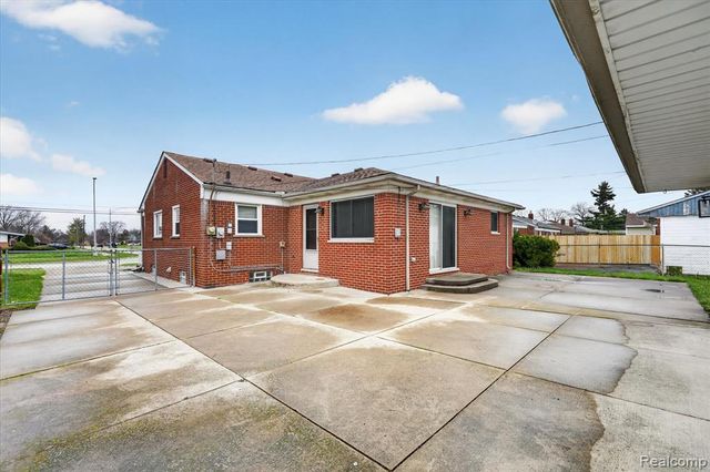 28901 W Chicago Street, Livonia, MI 48150