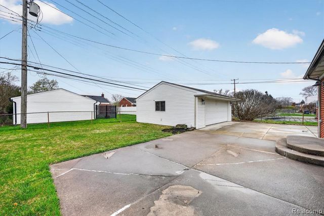 28901 W Chicago Street, Livonia, MI 48150