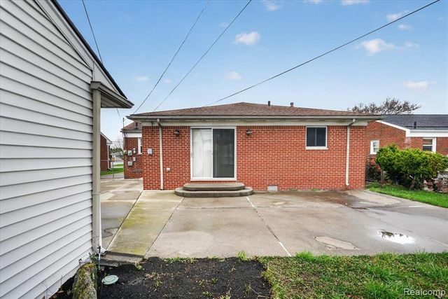 28901 W Chicago Street, Livonia, MI 48150