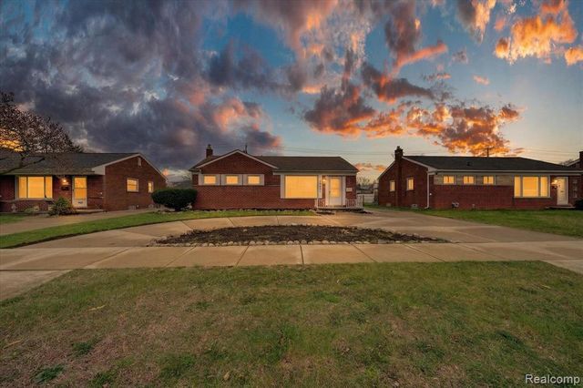 28901 W Chicago Street, Livonia, MI 48150