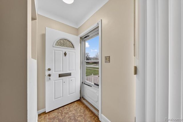 28901 W Chicago Street, Livonia, MI 48150