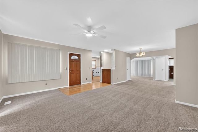 28901 W Chicago Street, Livonia, MI 48150