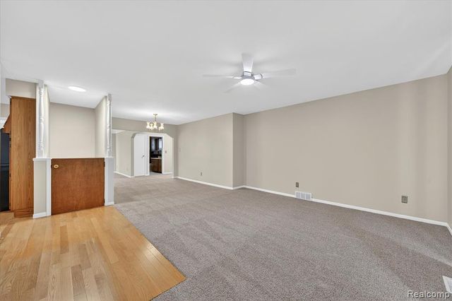 28901 W Chicago Street, Livonia, MI 48150