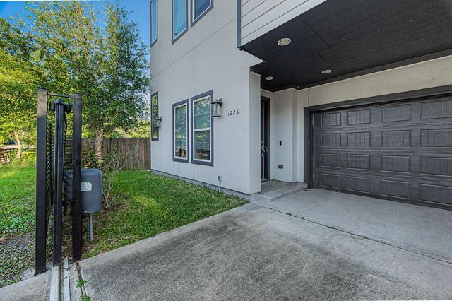 1226 W 26th Street, Houston, TX 77008