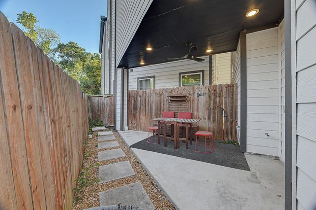 1226 W 26th Street, Houston, TX 77008